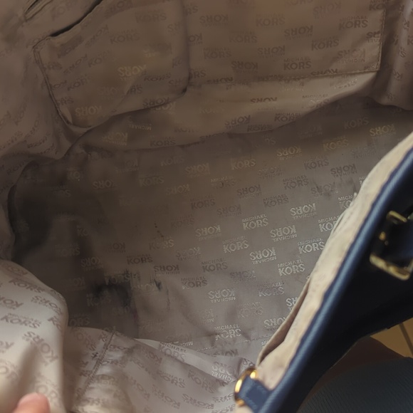 Michael Kors Jet Set Tote - Picture 10 of 12